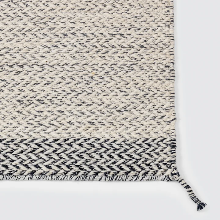 Der Ply Rug Teppich in weiss von Muuto