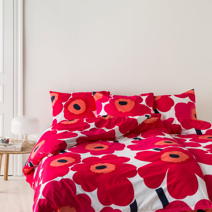 Unikko Decken- und Kopfkissenbezug von Marimekko mit rot-weissem Blumenmuster