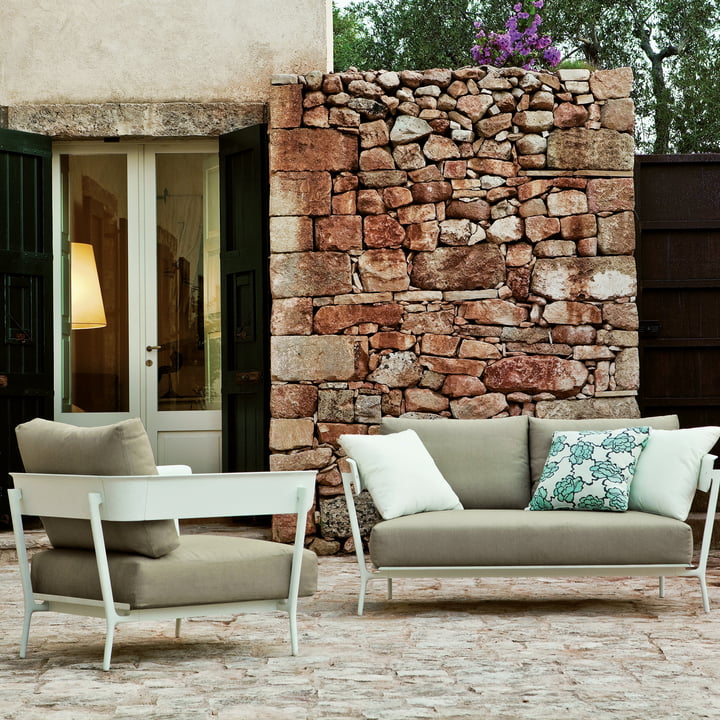 Der Aikana Sessel in Olivgrün von Fast