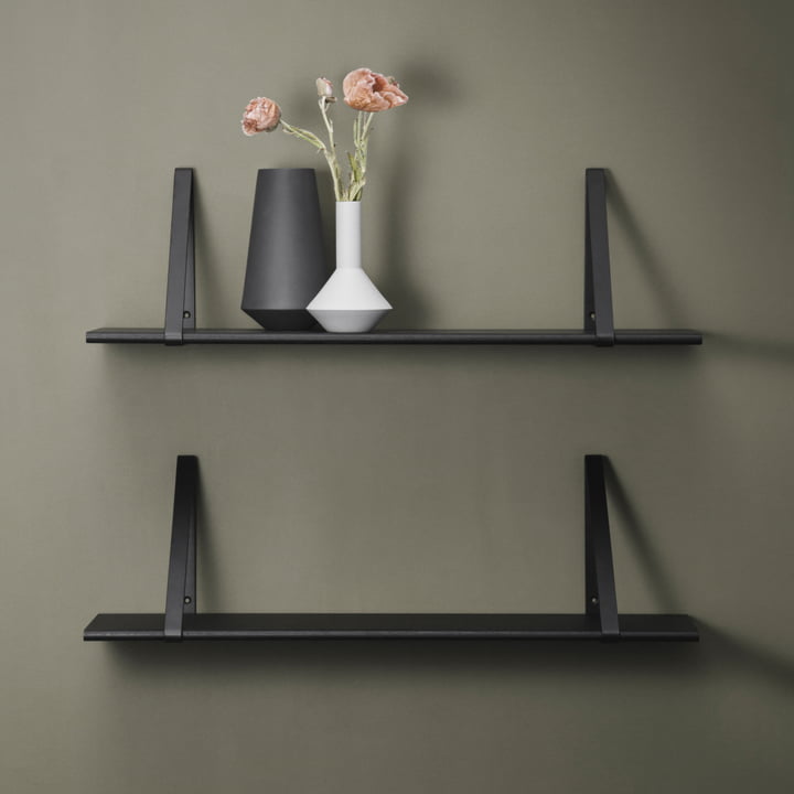 Sculpt Vasen auf Shelf Hangers Regalsystem von ferm Living