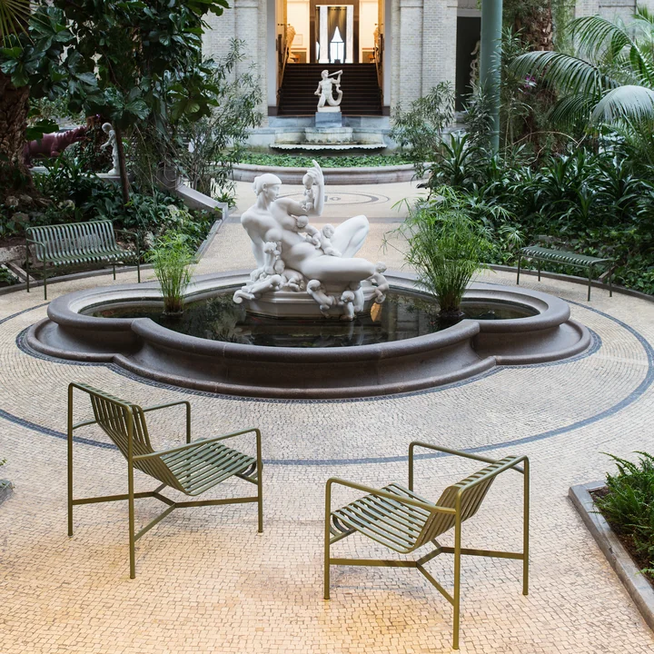 Palissade Lounge Chair, Dining Bench und Bank von HAY