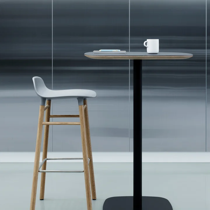 Form Stehtisch von Normann Copenhagen
