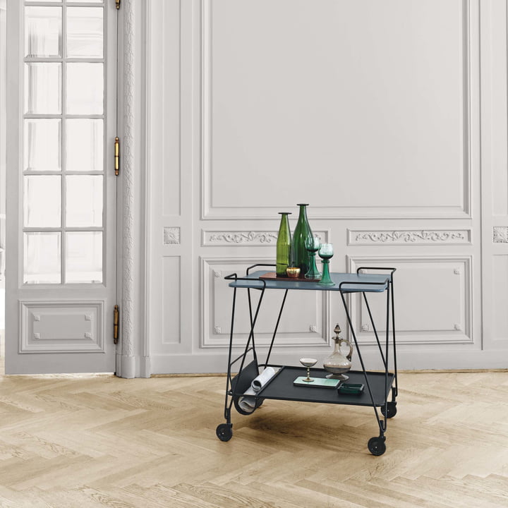 Matégot Trolley von Gubi als Hausbar