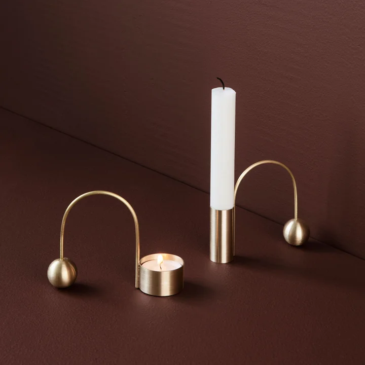 Teelichthalter und Kerzenhalter Balance von Ferm Living in Messing