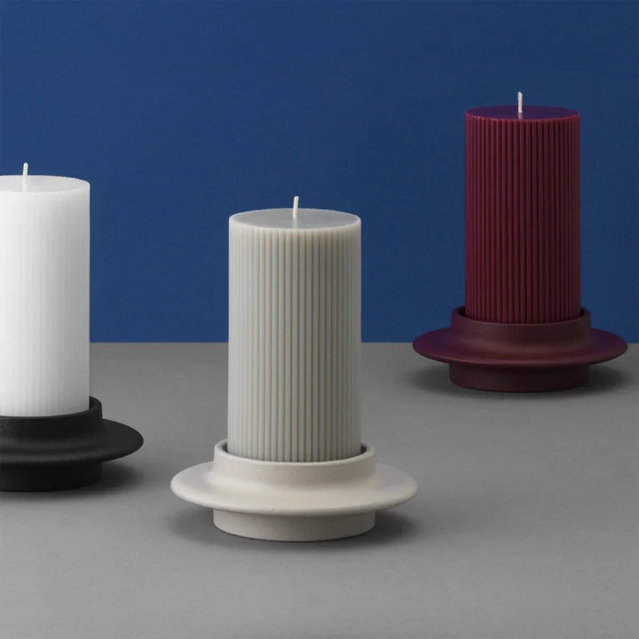 Der Normann Copenhagen Heima Blockkerzenhalter in schwarz / hellgrau / dunkelrot