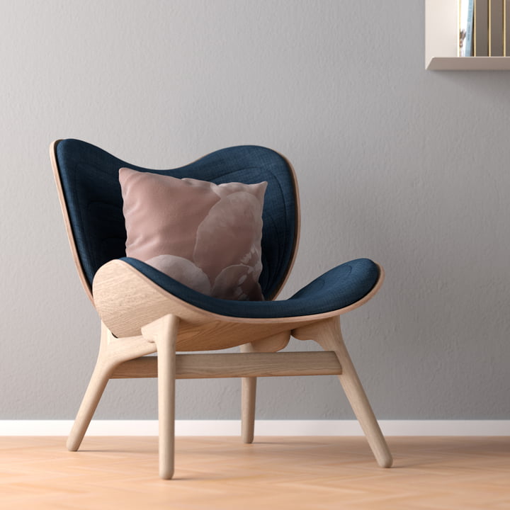 Umage - A Conversation Piece Armchair, eiche natur - slate grey mit Need a Hug Kissen