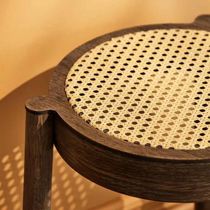 Der Northern - Pal Stapelhocker, Rohrgeflecht / eiche geräuchert