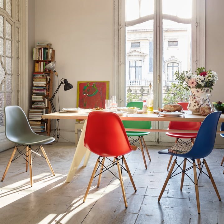 Eames Plastic Chair DSW mit farbiger Sitzschale
