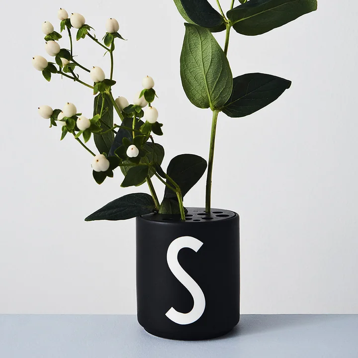 Design Letters - AJ Porzellan Becher S, schwarz