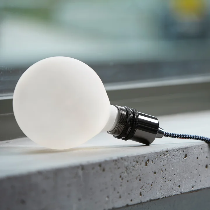 Das NUD Collection - LED-Leuchtmittel Globe, Ø 125 mm, E27 / 2.5 W, matt weiss mit passender Basis