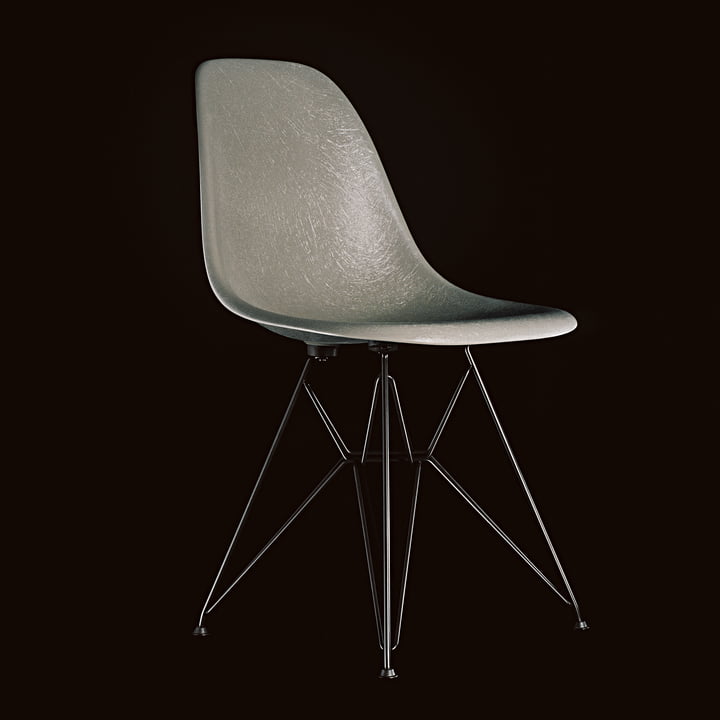 Eames Fiberglass Side Chair DSR von Vitra