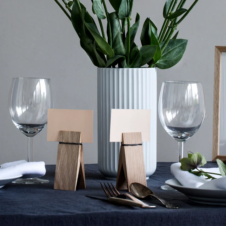 Pinch Deko-Klammer von Moebe in Eiche als Platzkartenhalter