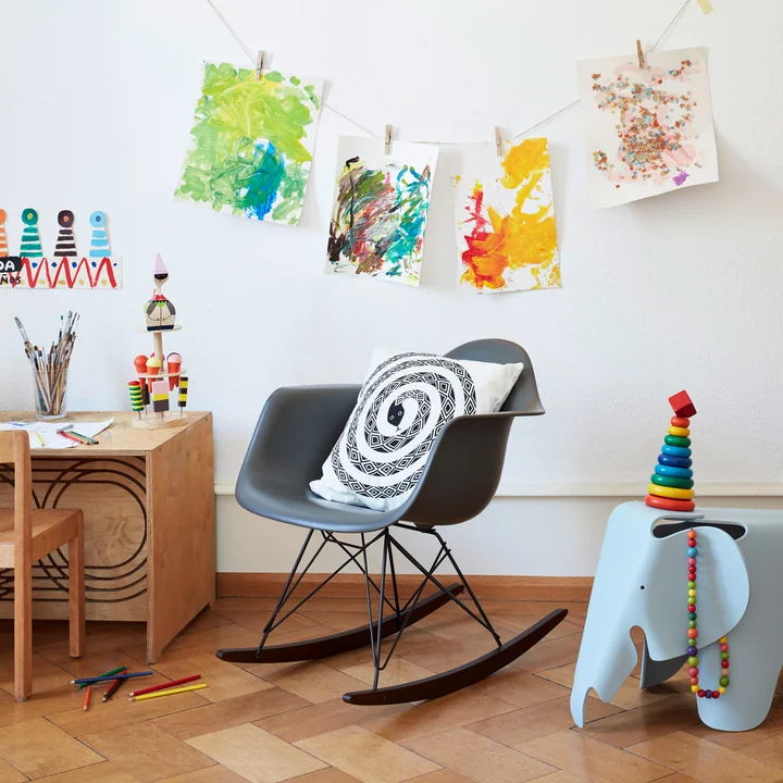 Vitra Kinderzimmer mit Eame Schaukelstuhl
