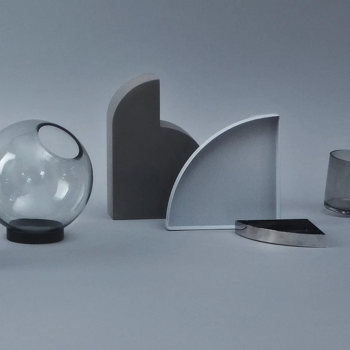 Unity Tablett von AYTM mit Globe Vase