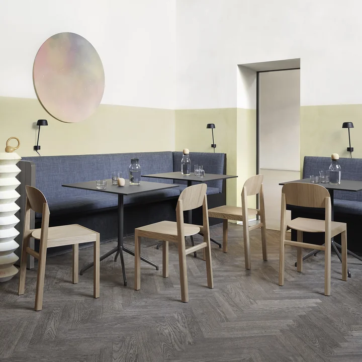 Still Café Tisch H 73 cm, 75 x 65 cm, schwarz von Muuto im Café