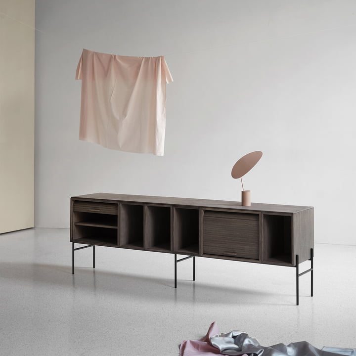 Hifive 200 Sideboard in eiche geräuchert mit Ombre Tischleuchte von Northern