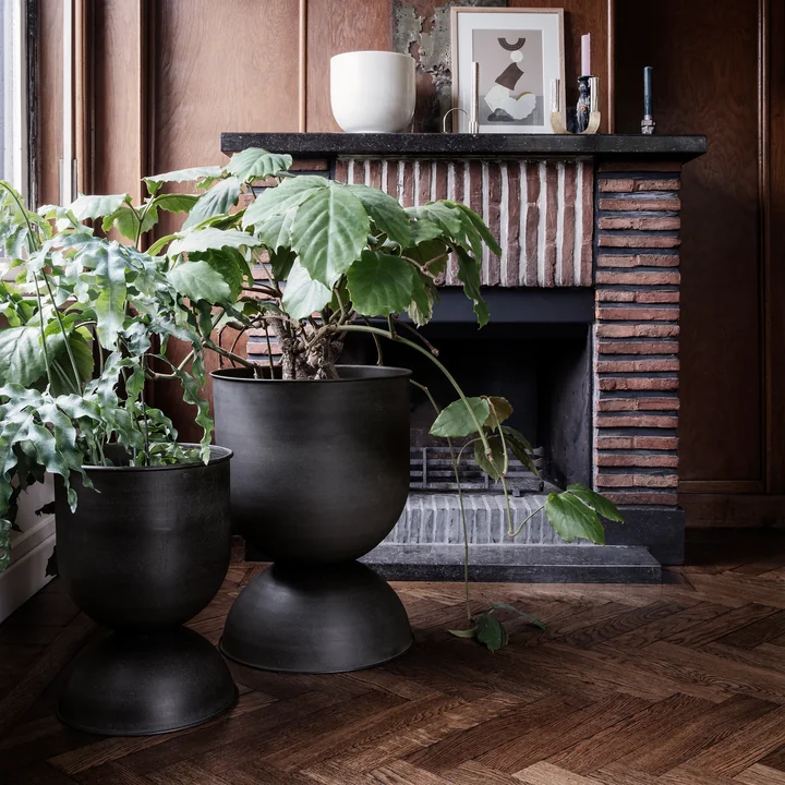Hourglass Blumentopf von Ferm Living im Wohnzimmer
