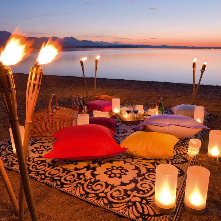 Outdoor Candle Light Dinner am Strand