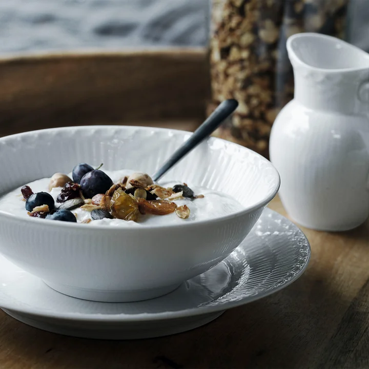 Weiss Gerippt Schale 35 cl von Royal Copenhagen mit Müsli