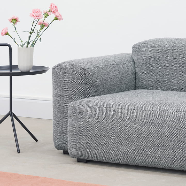 Mags Soft Sofa, Paper Porcelain Vase und DLM Beistelltisch von Hay