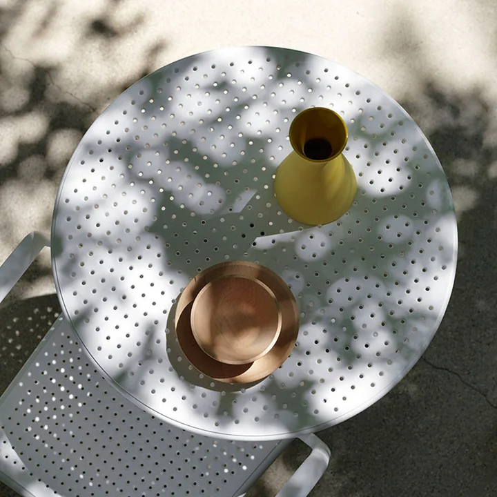 Der Step Tisch von Nardi mit Geschirr