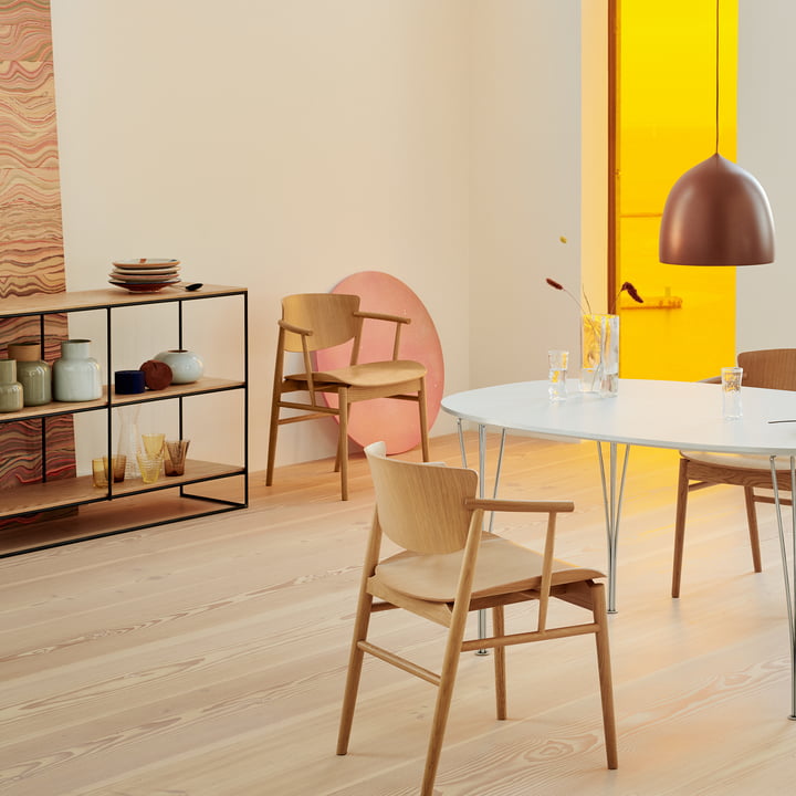 Planner Regal und PM02 Tischleuchte von Fritz Hansen