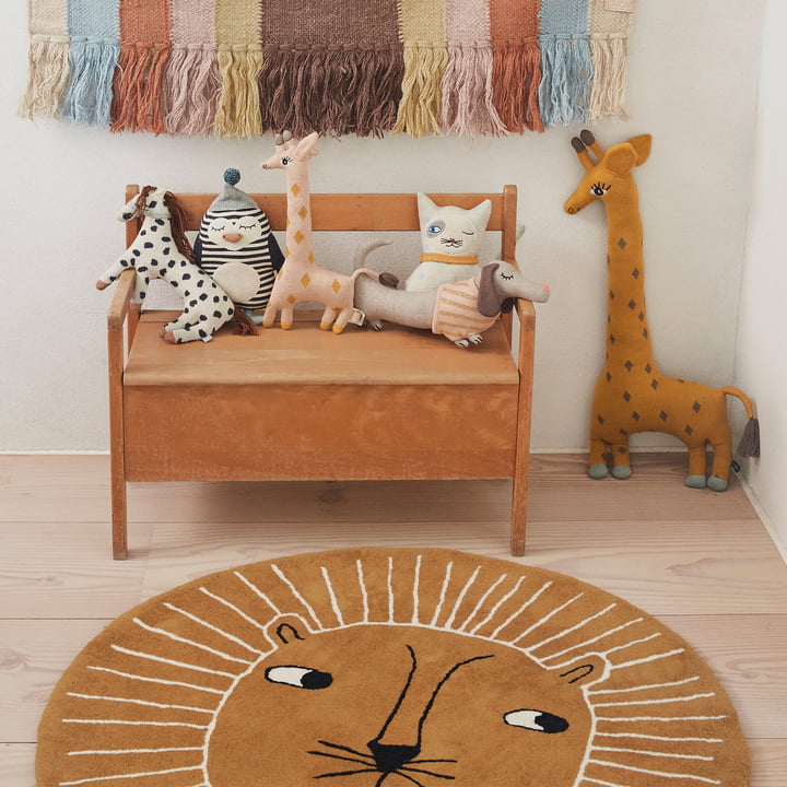 Kinderteppich Tier und Strick-Kuscheltiere von OYOY