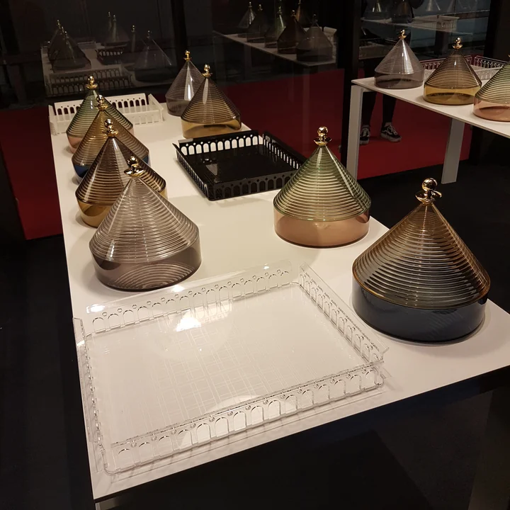 Piazza Tablett von Kartell