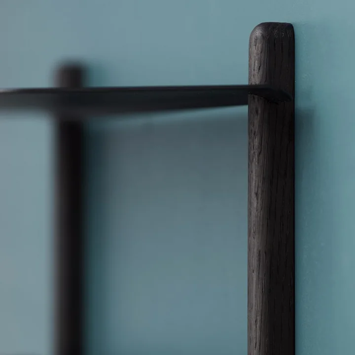 Nivo Wandregal in schwarz von Gejst im Detail