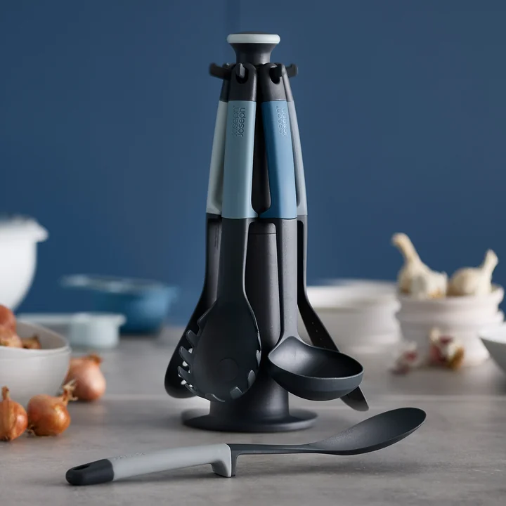 Elevate Karussell Küchenwerkzeuge mit Standfuss von Joseph Joseph in ocean / sky