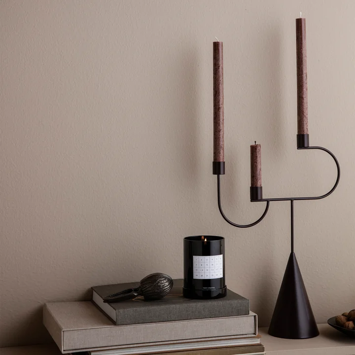 Uno Stabkerzen und Avant Kerzenständer von Ferm Living