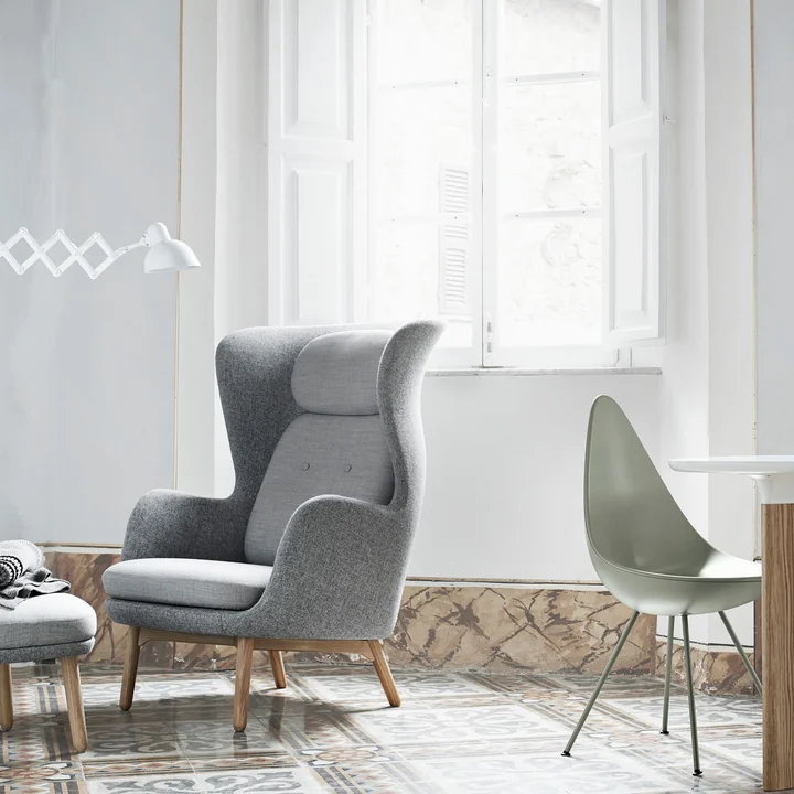 Drop Stuhl und Ro Sessel von Fritz Hansen