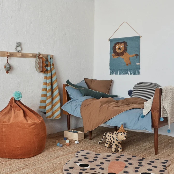 Kinder-Wandteppich mit Tiermotiv, Löwe / tourmaline von OYOY