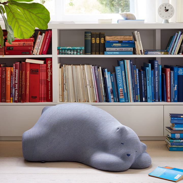 Resting Bear von Vitra in blau