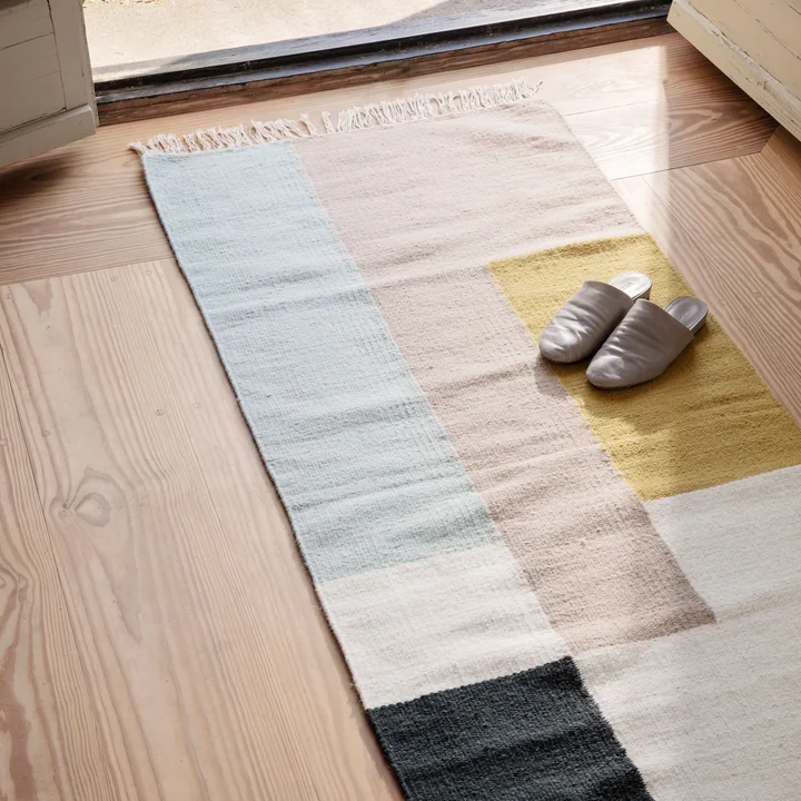 Situationsabbildung vom Ferm Living Kelim Rug squares in den Massen 70 x 180 cm