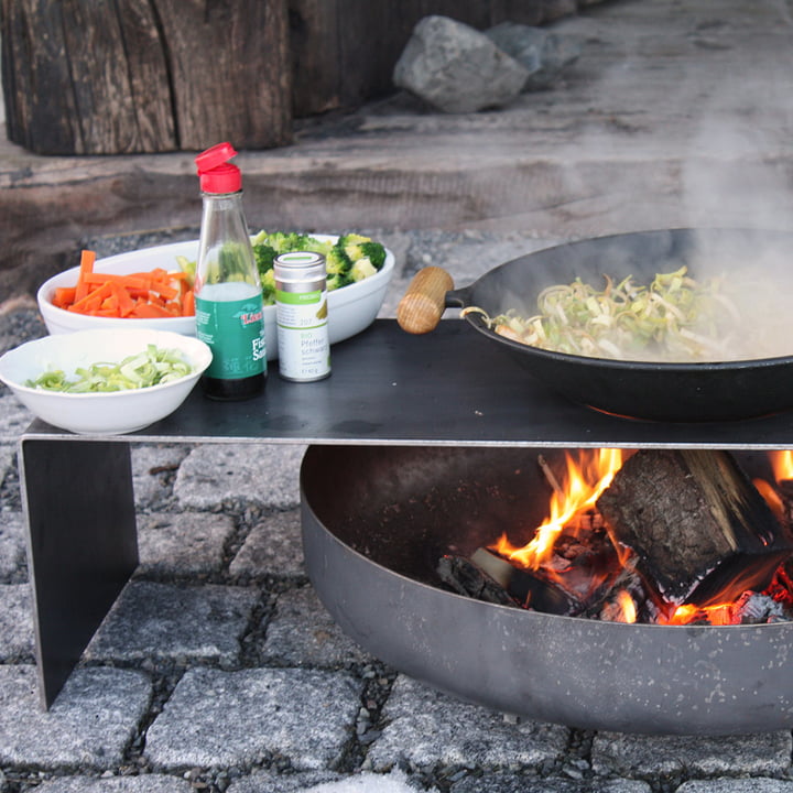 Feuerschale mit Bank von Raumgestalt | connox.ch