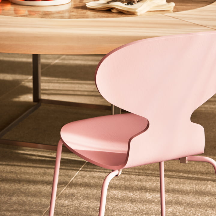 Die Ameise Stuhl Monochrom von Fritz Hansen in pale pink