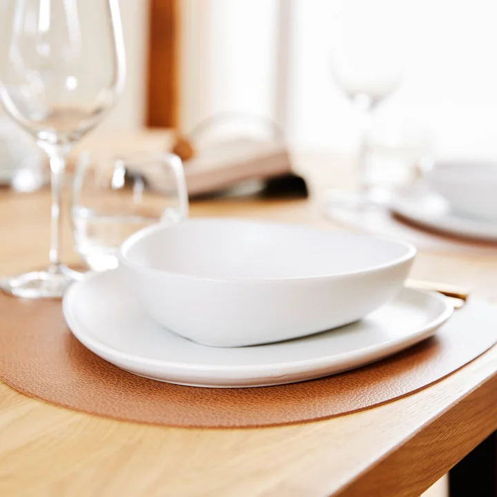 Curve Stoneware Teller von Lind DNA in off white