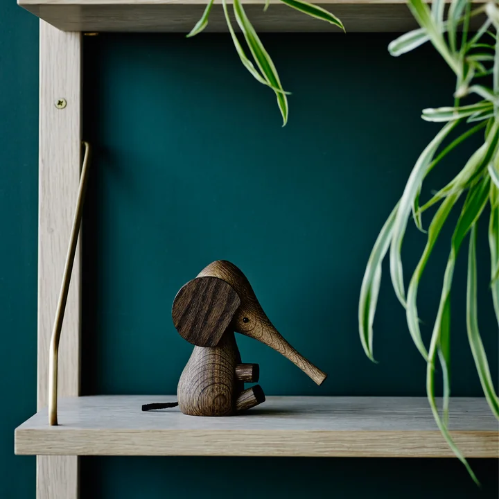 Gunnar Flørning Baby Elefant Holzfigur H 11 cm von Lucie Kaas in Eiche geräuchert