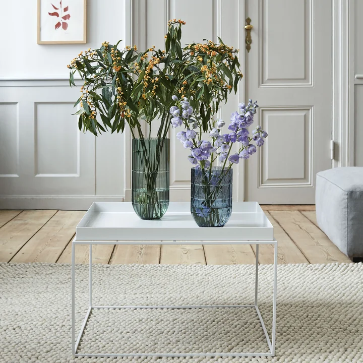 Tray Table und Colour Vase von HAY