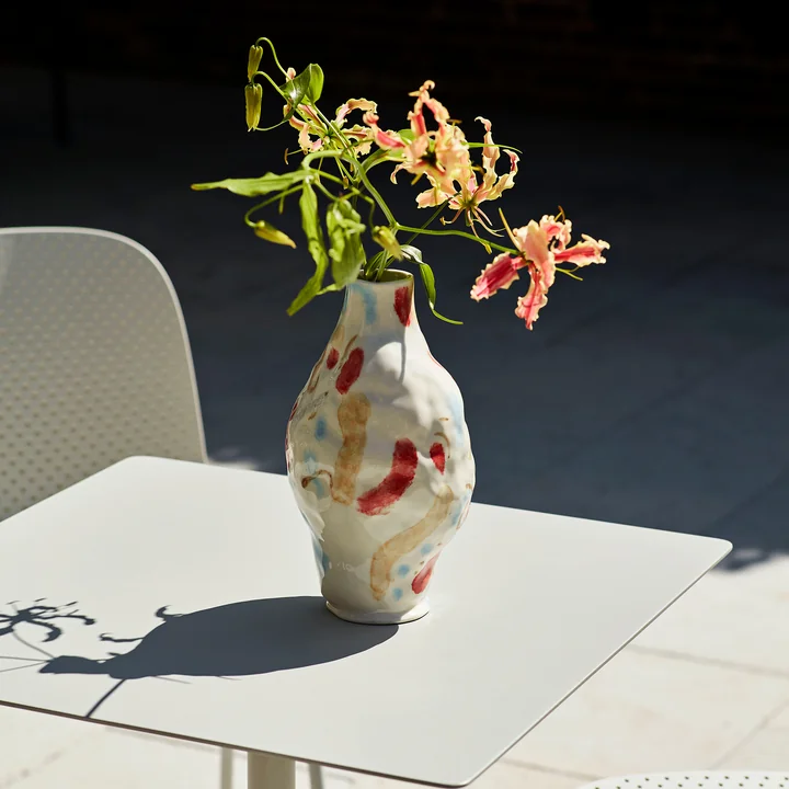  Jessica Hans Vase, Ø 15 x H 27 cm, miro von HAY auf dem Tisch 