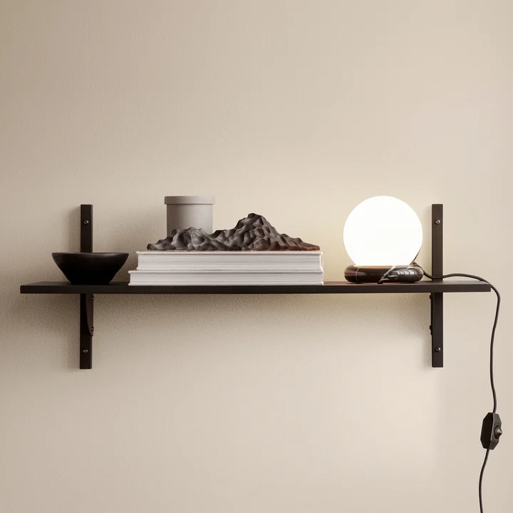 Skulptur Berg von und Sector Wandregal single von Ferm Living