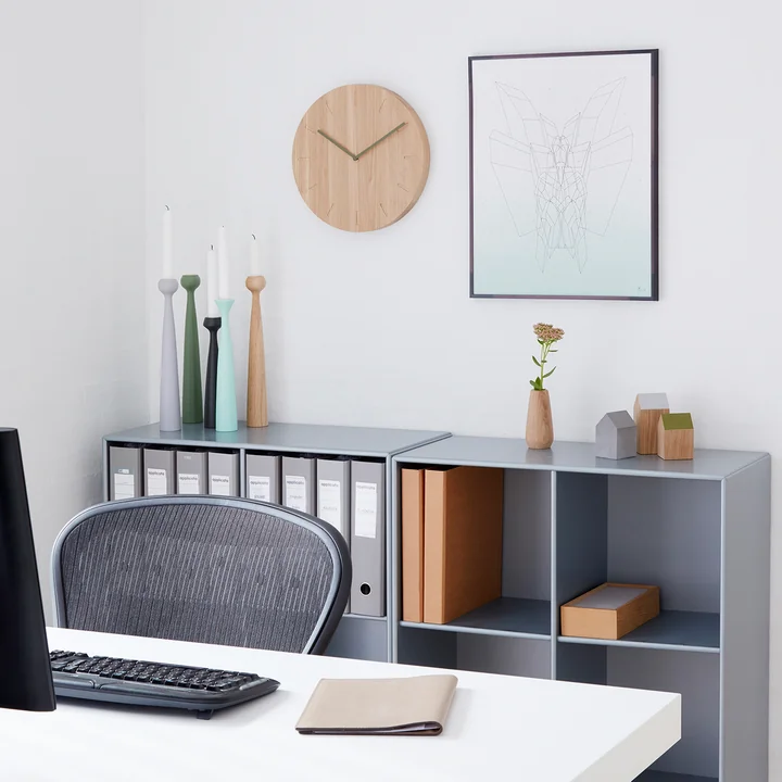 Blossom Kerzenhalter von applicata auf dem Sideboard