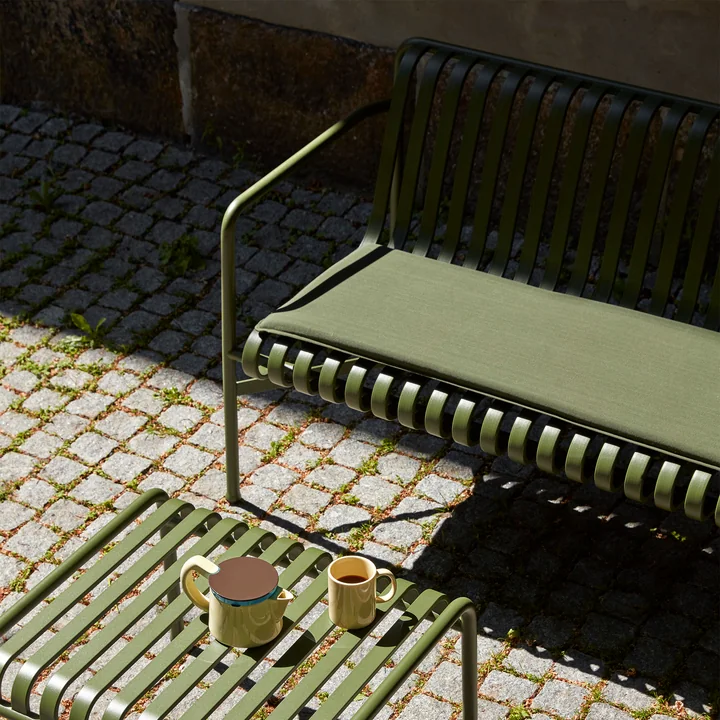 Palissade Sofa und Ottoman von HAY in olive