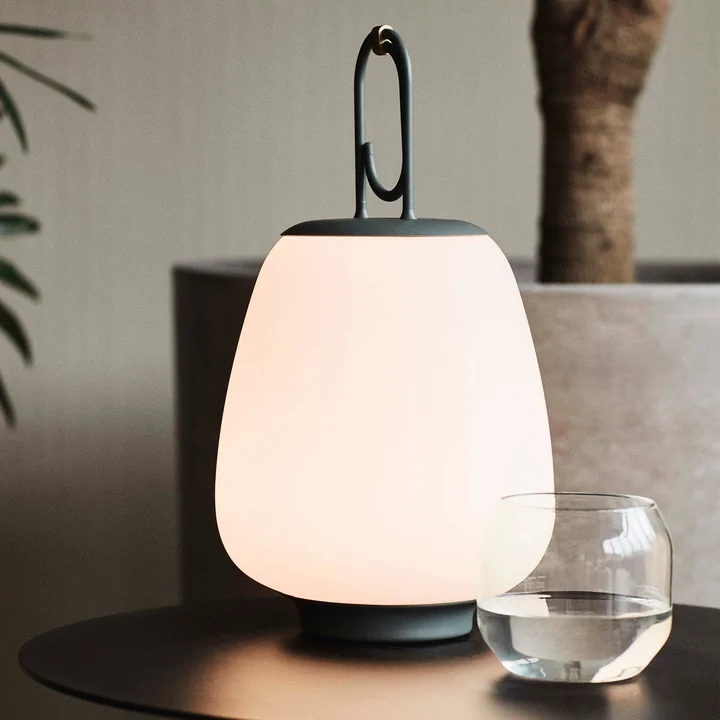 Lucca SC51 Portable Akku LED Outdoor-Leuchte von &Tradition in moss grey
