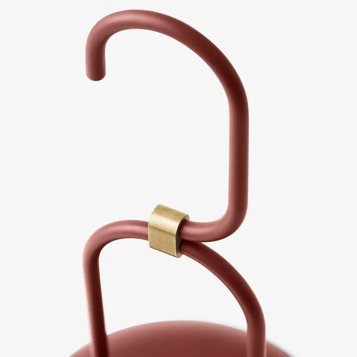 Lucca SC51 Portable Akku LED Outdoor-Leuchte von &Tradition in maroon