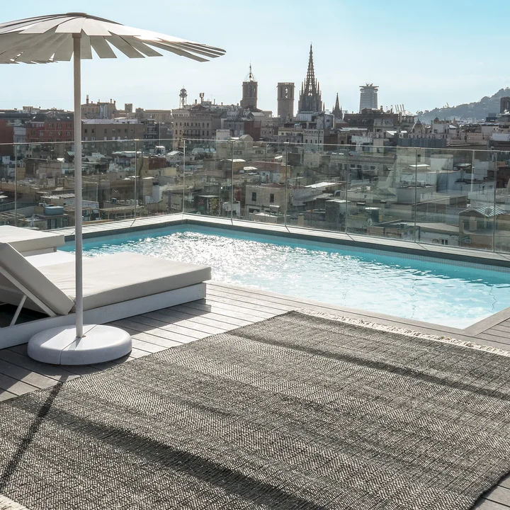 Tres Stripes Outdoor-Teppich von nanimarquina in schwarz