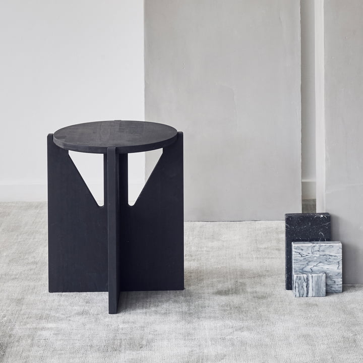 Hocker Ø 36 cm H 42 cm von Kristina Dam Studio in schwarz