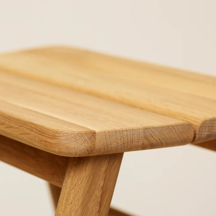 Angle Hocker, Eiche von Form & Refine