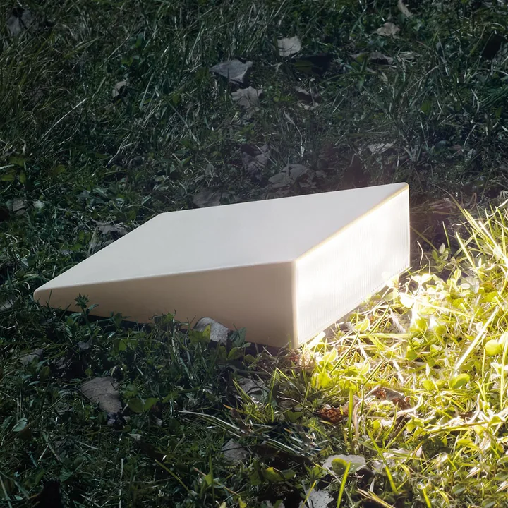 Cuneo Outdoor LED-Wandleuchte, grau / weiss von Artemide